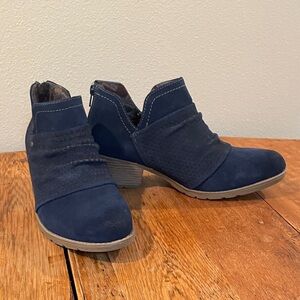 Earth Origins "Amanda" Ankle Booties – Midnight/Navy Suede, Size 8.5, NWOT
